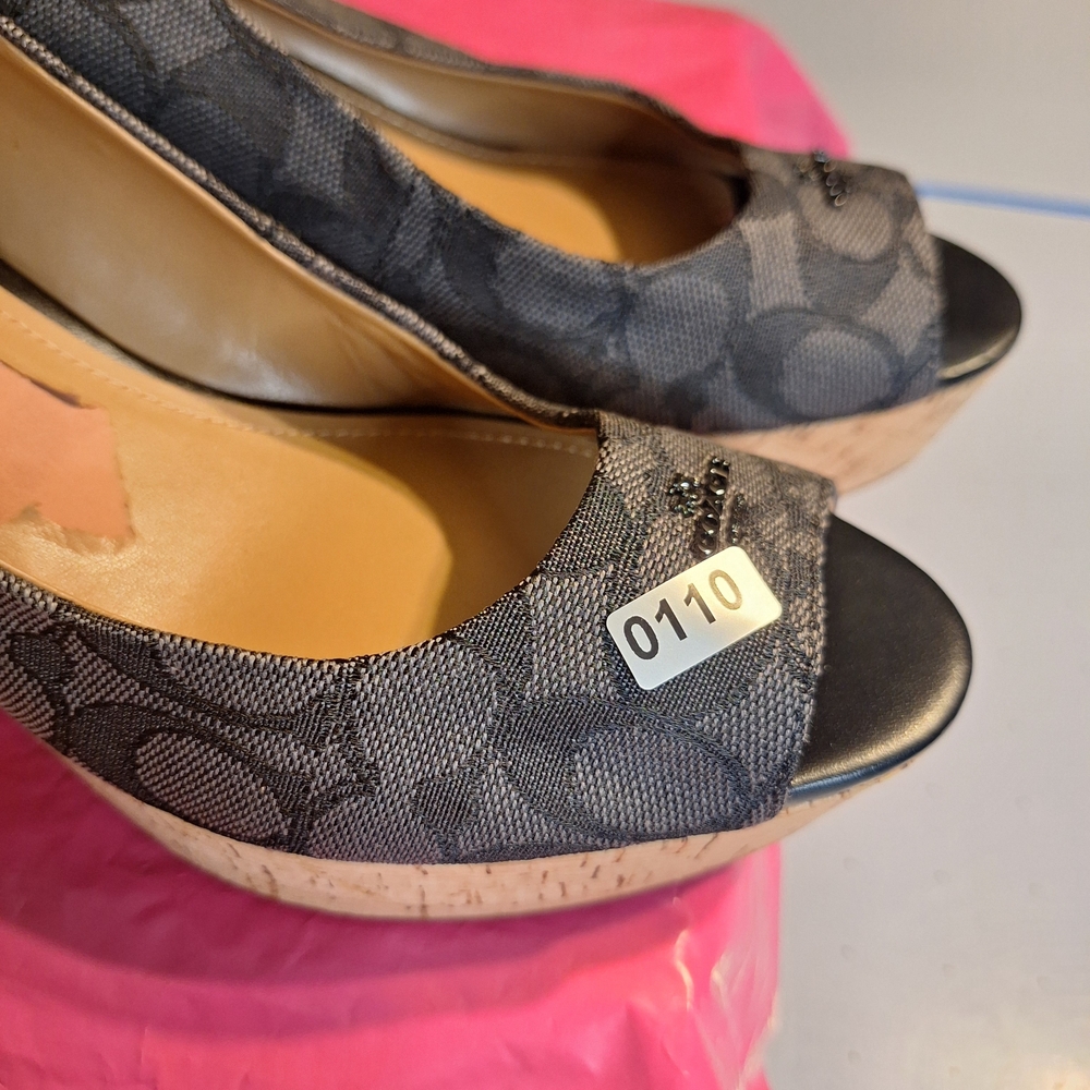 Coach Ferry Signature Black and Tan Women's Wedges Shoes. Size 9.5 - Picture 9 of 10